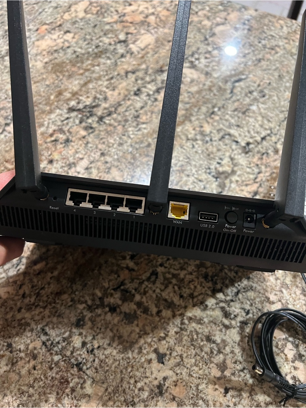 NETGEAR Black Tri-Antenna Wireless Router - Picture 4 of 5